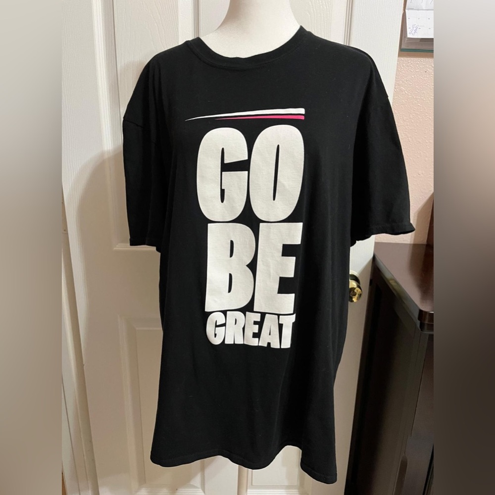 ( R) Gildal black and white "Go Be Great" T-shirt